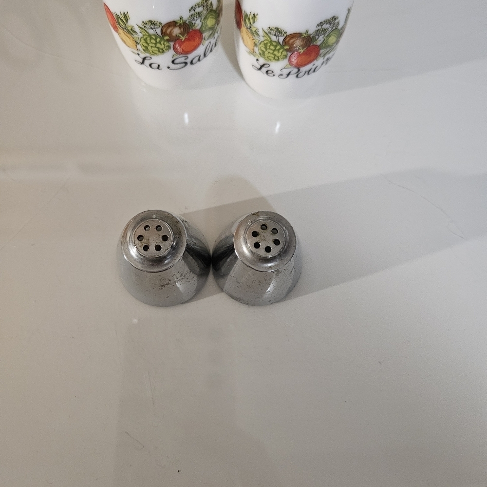 Le Poivre & Le Sel White Ceramic Salt and Pepper Shakers with Fruit Motif - Picture 4 of 6